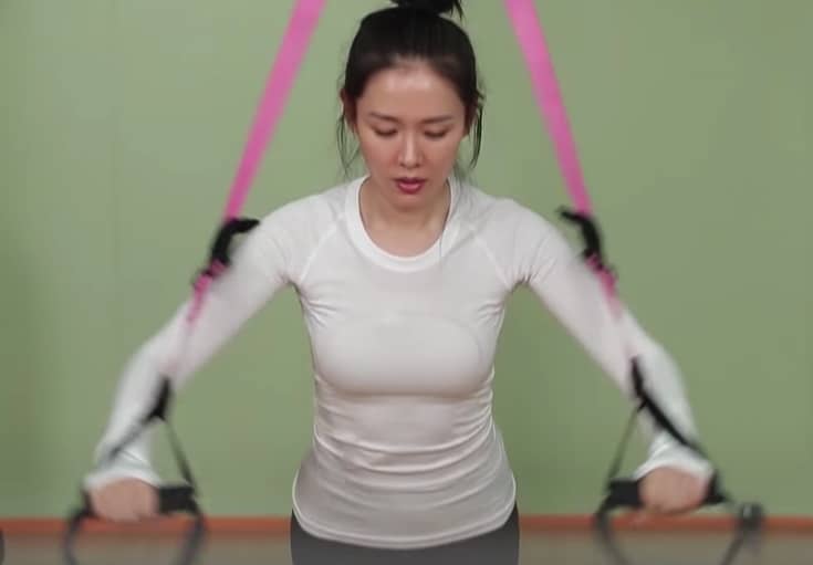 Ye-jin doing TRX Ye-jin doing TRX